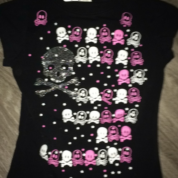 ***SOLD*Glittery skulls shirt*SOLD*** ☠️ - Picture 2 of 4